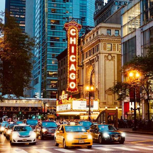 Nightime street traffic on the Chicago Loop