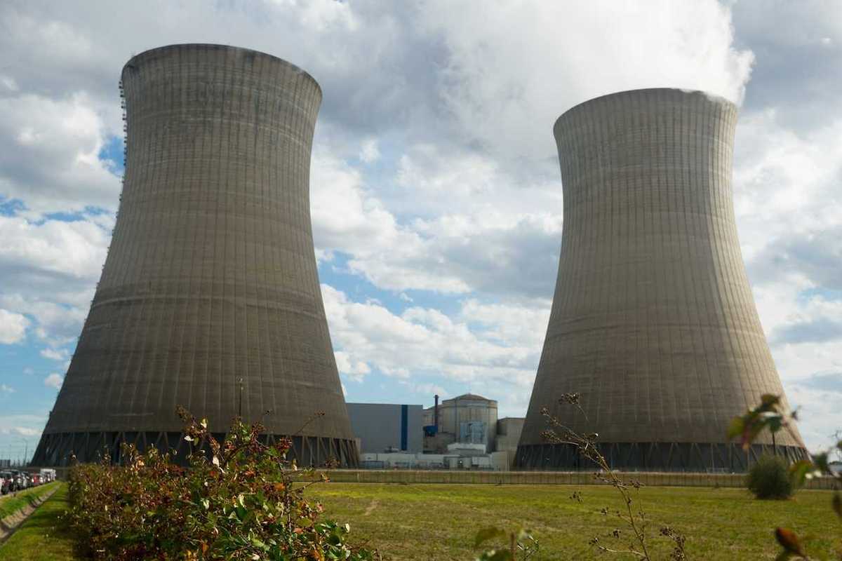 Nuclear power cooling towers