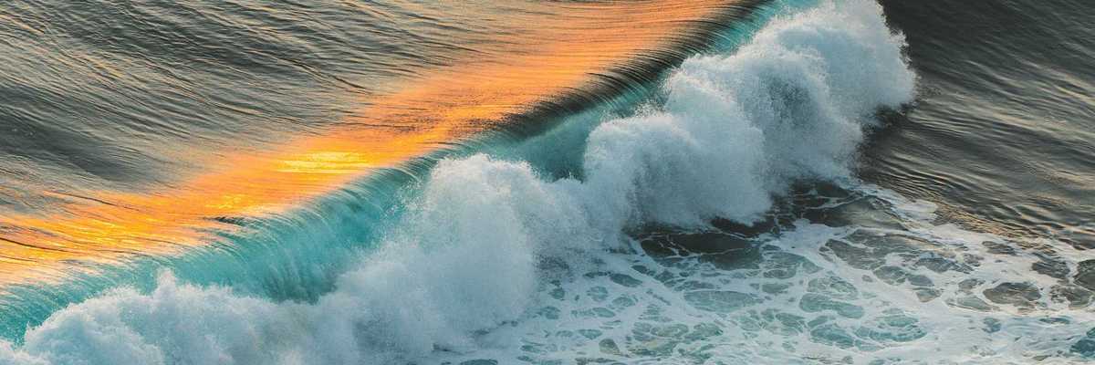 ocean waves crashing on shore during daytime