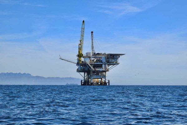 Offshore oil drilling platform