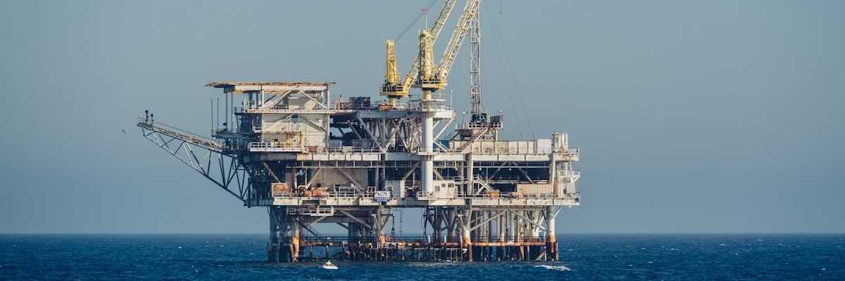 Offshore oil drilling platform