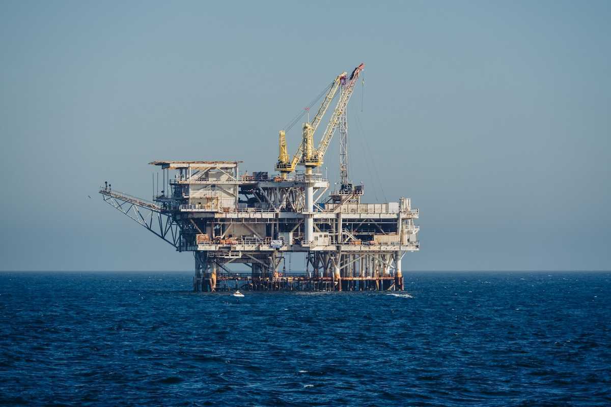 Offshore oil drilling platform