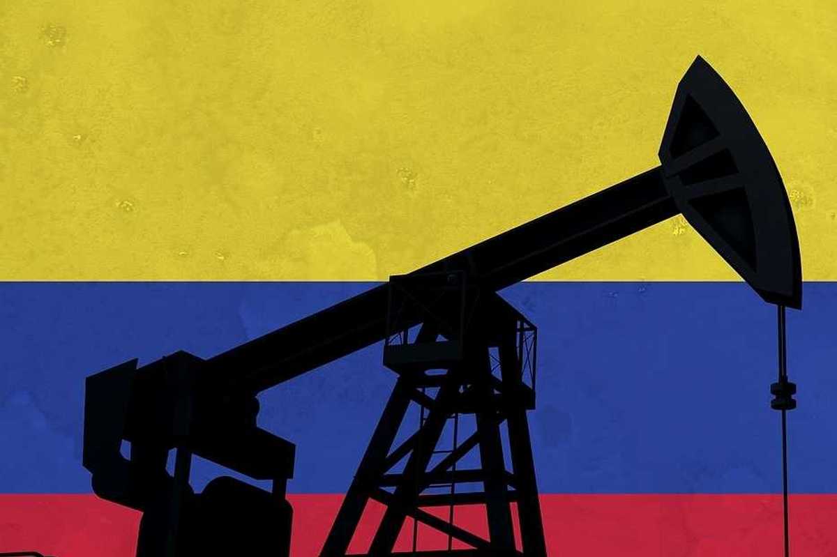 Oil pump silhouette against Colombia flag.