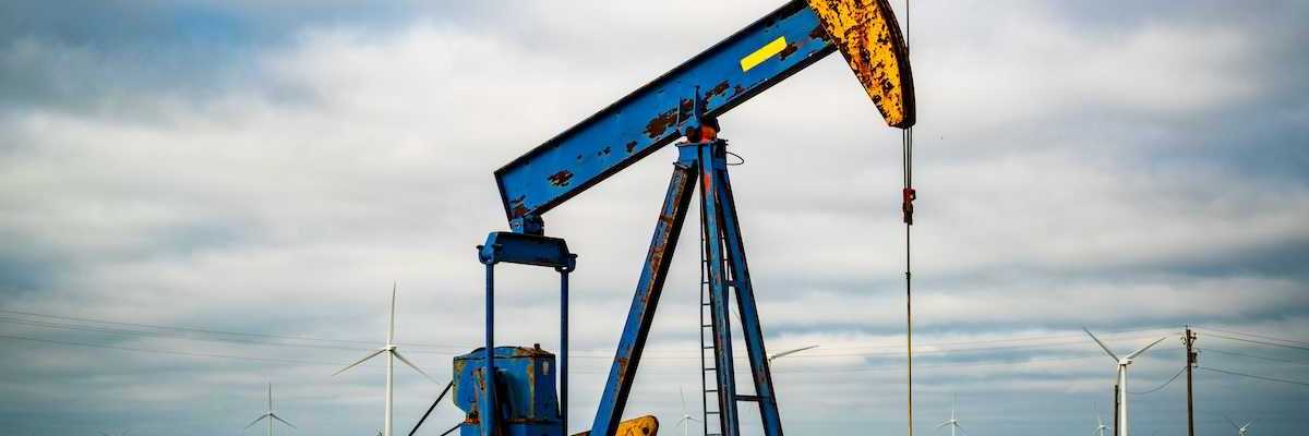 Oil rig pumping out fracked Natural gas in West Texas