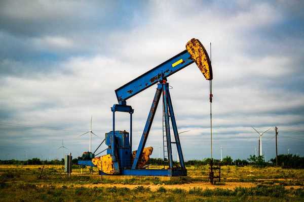 Oil rig pumping out fracked Natural gas in West Texas