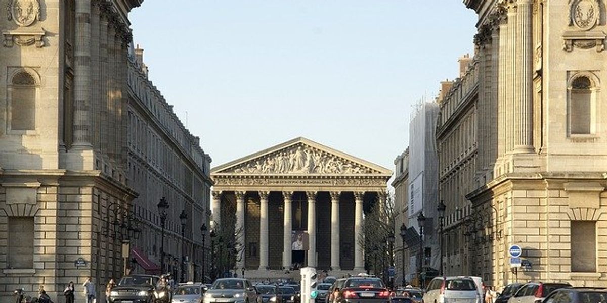 paris street traffic