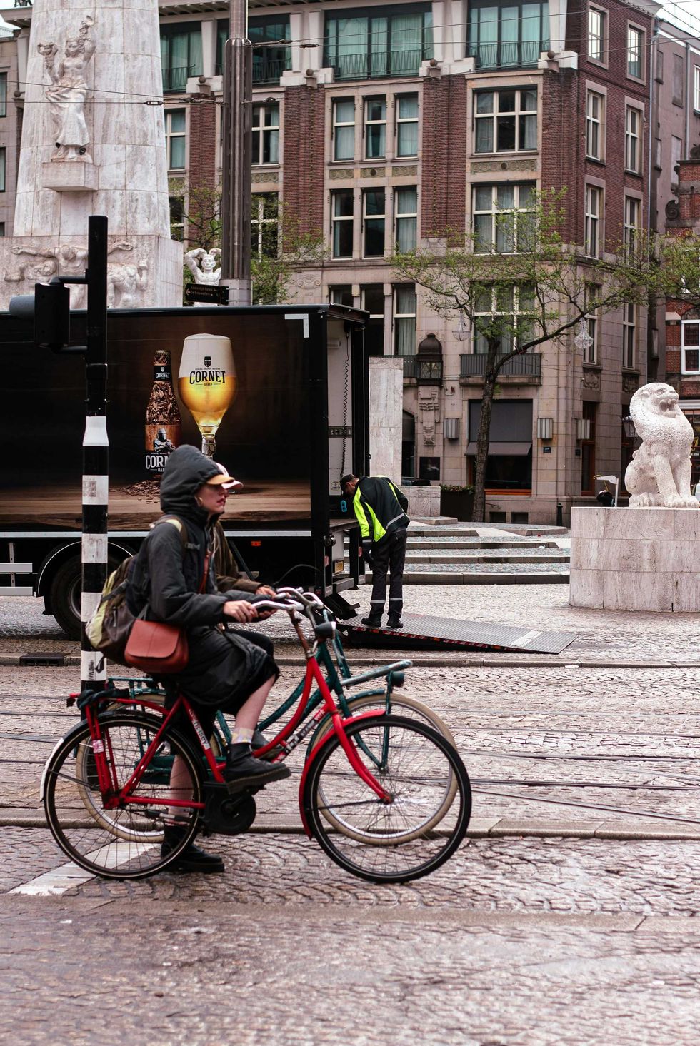 Amsterdam defies last-minute lobbying to become first capital city to ban fossil fuel ads