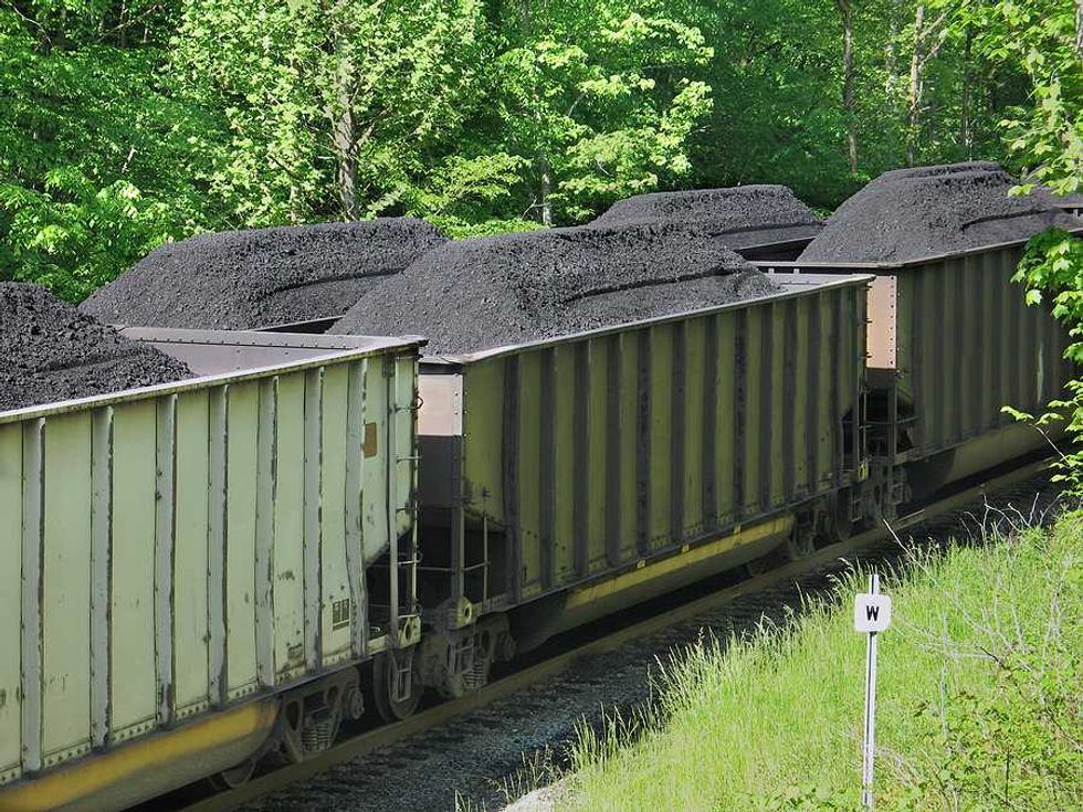 As feds suggest easing coal ash clean up regulations, Virginia maintains stringent standards