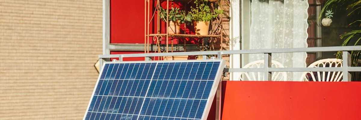 Portable balcony solar panel
