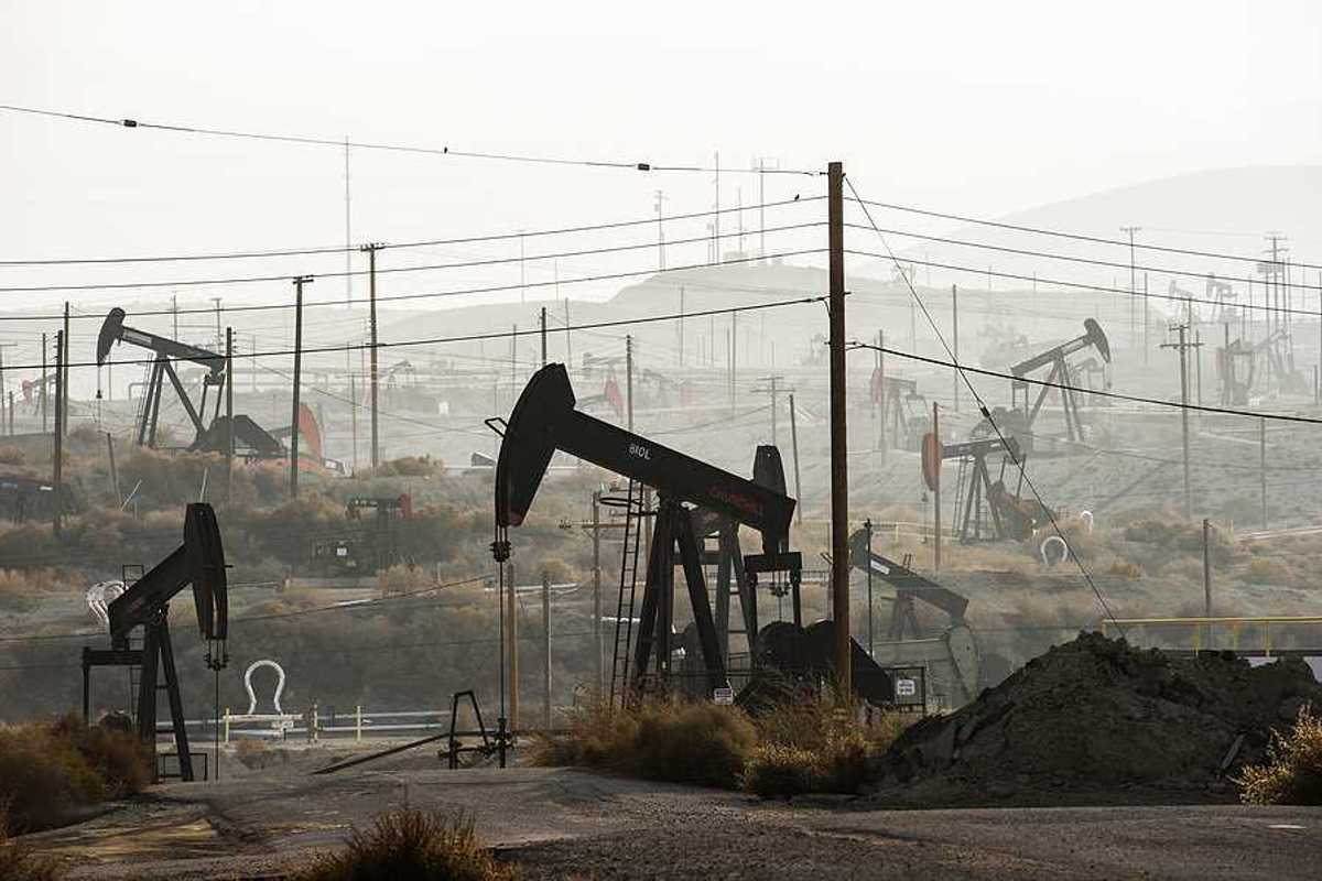 Pumpjacks extract oil from an oilfield in Kern County, CA, using hydraulic fracturing