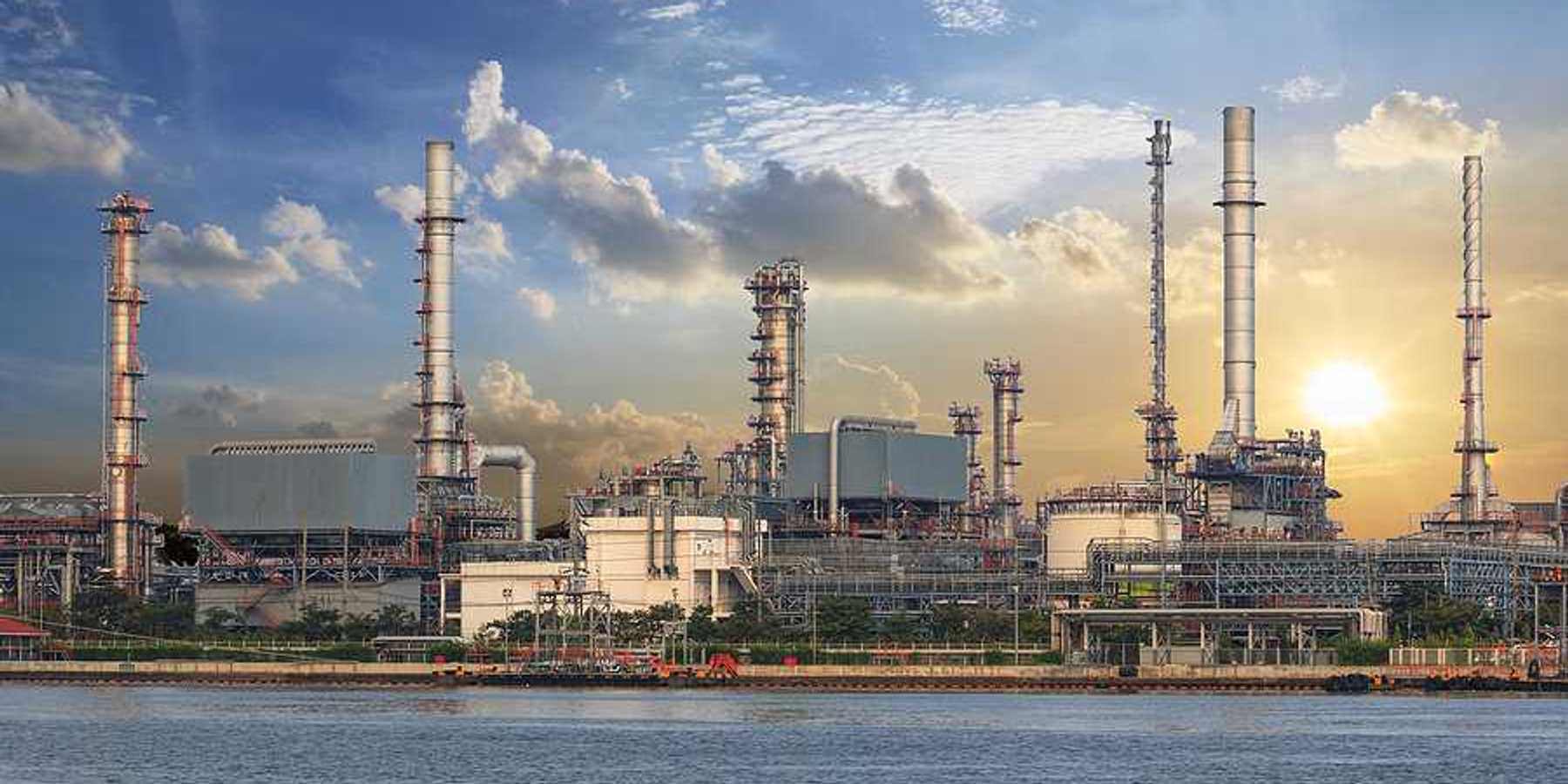 Refinery and petrochemical industrial plant