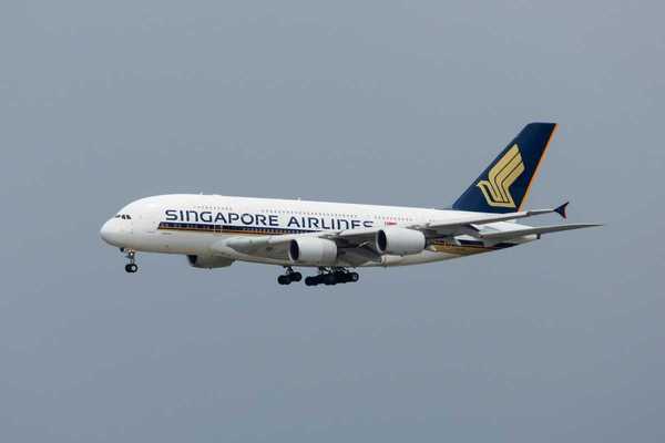 Singapore Airlines jet in flight