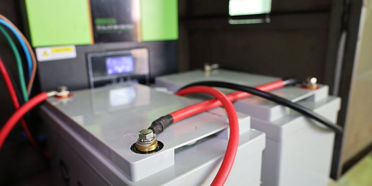 Solar battery with red and black connection cables.
