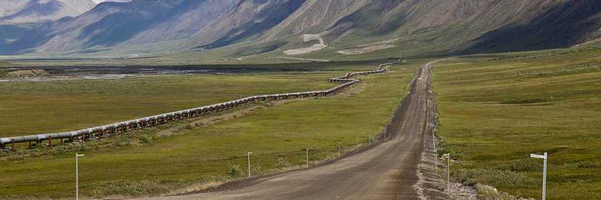 Trans Alaska pipeline along the Dalton Road