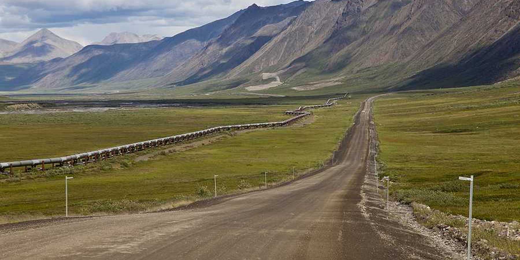 Trans Alaska pipeline along the Dalton Road