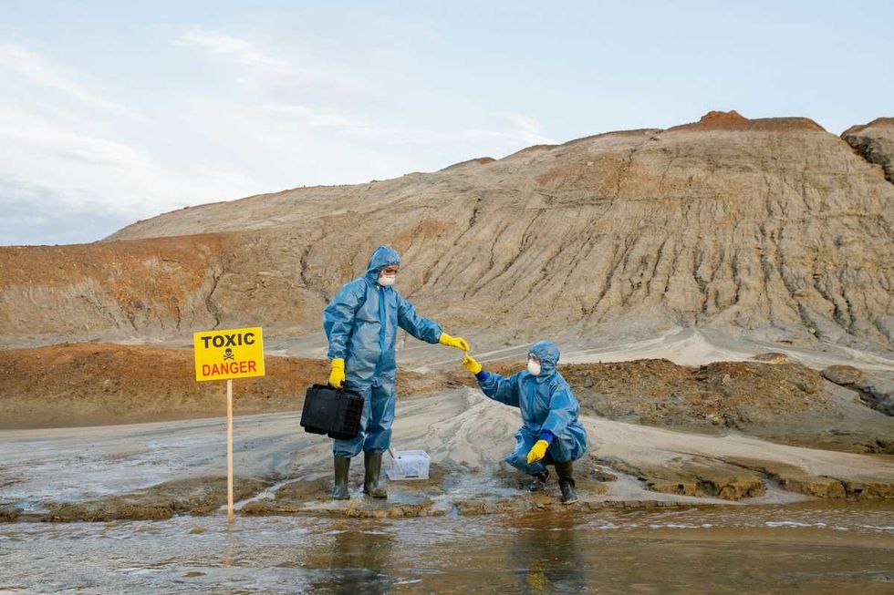 Anti-uranium advocates wrest control of public hearing on proposed mine near Navajo Nation