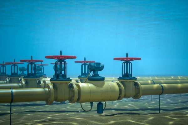 Underwater pipeline and associated valves