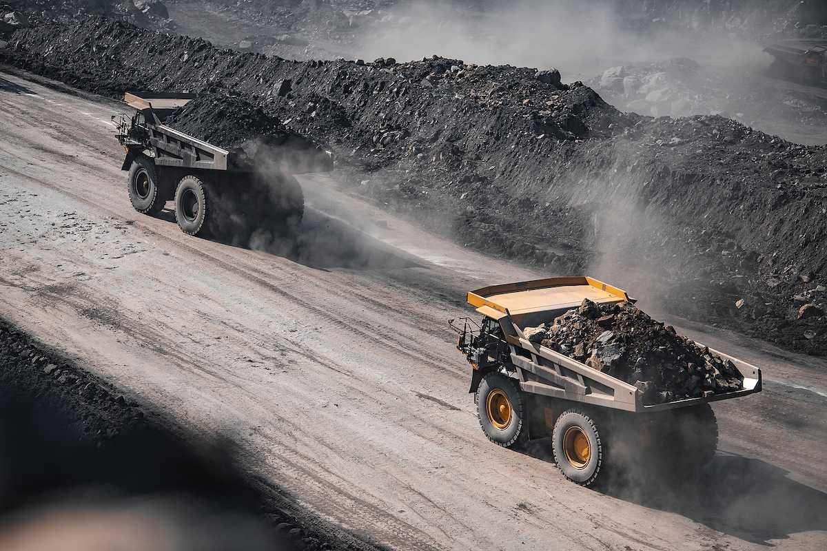 Coal and gas avoiding stricter laws by expanding existing mines, Australian Climate Council warns